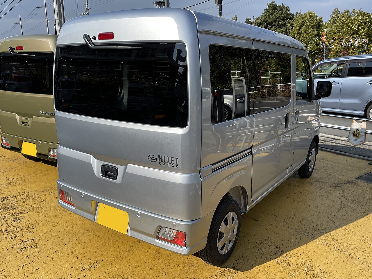 Daihatsu Hijet Cargo — representative rear view